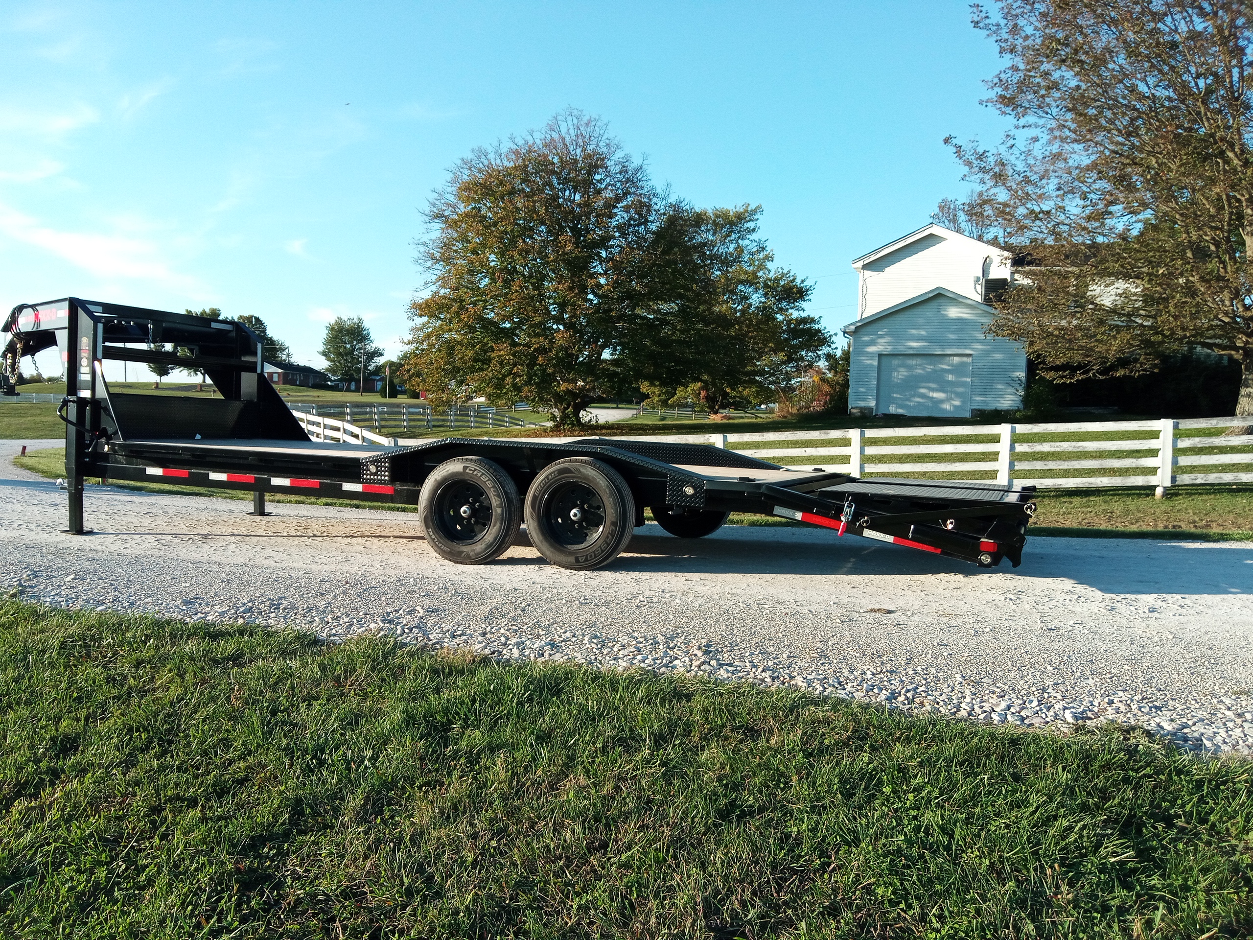 24' H8X Equipment Trailer - Image 2