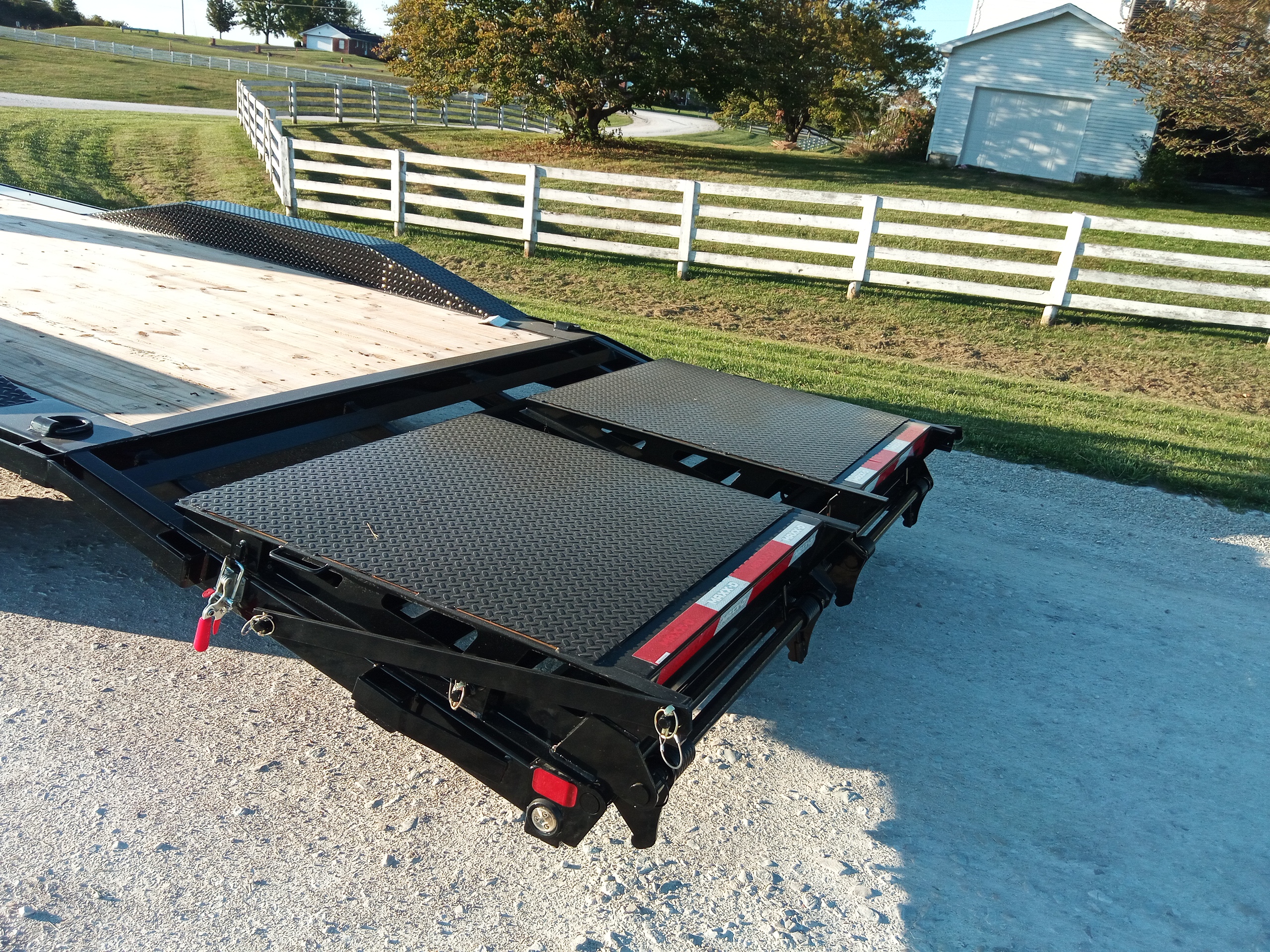 24' H8X Equipment Trailer - Image 3