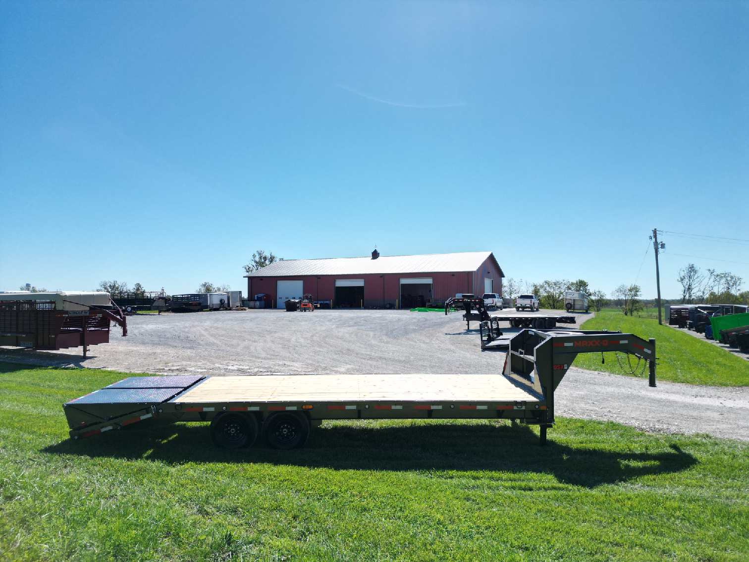 25' MAXX-D GSX Flatbed Trailer - Image 3