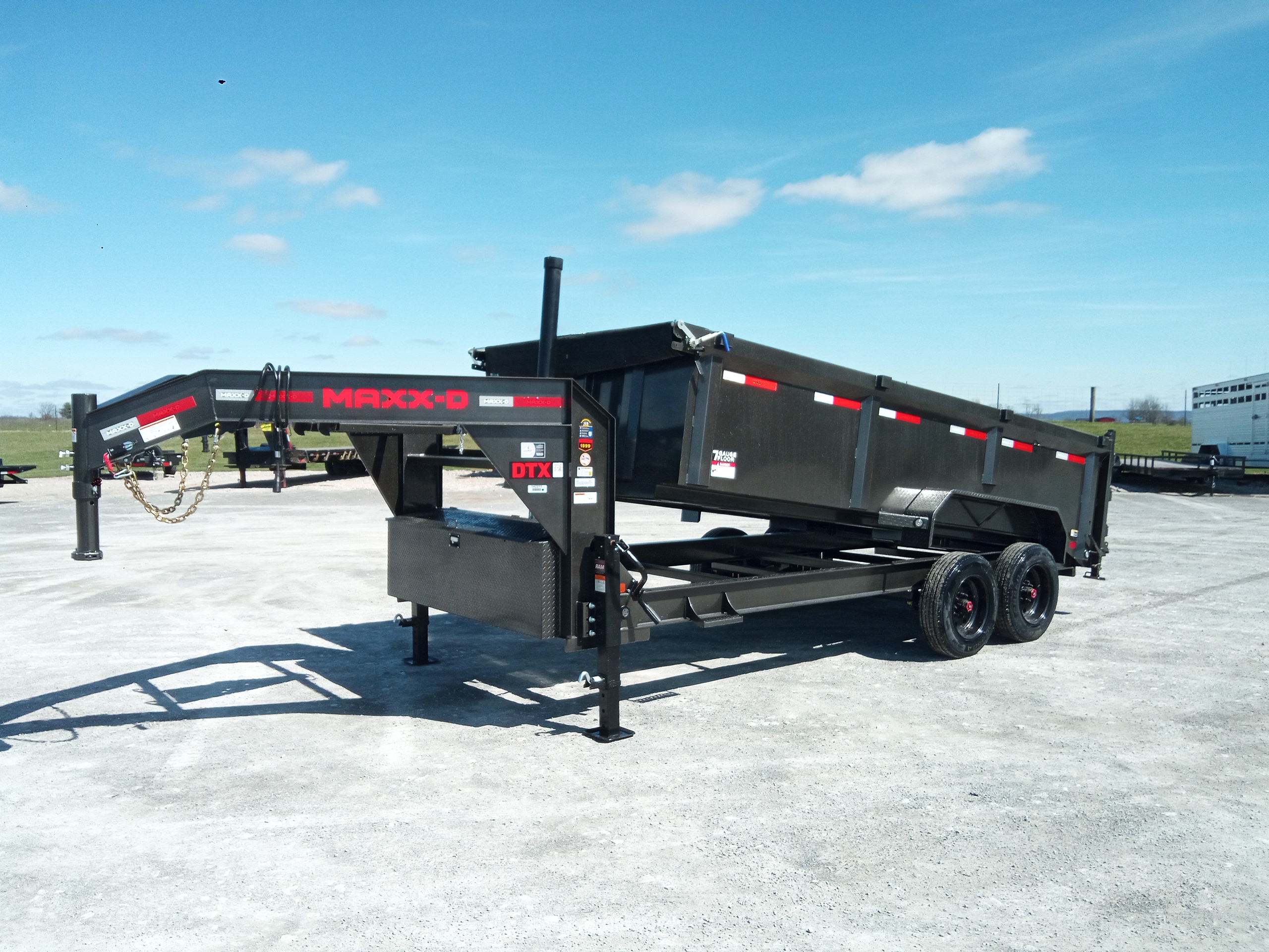 2026 MAXX‑D 16' x 83" – 14K Gooseneck Telescoping Dump - Image 4
