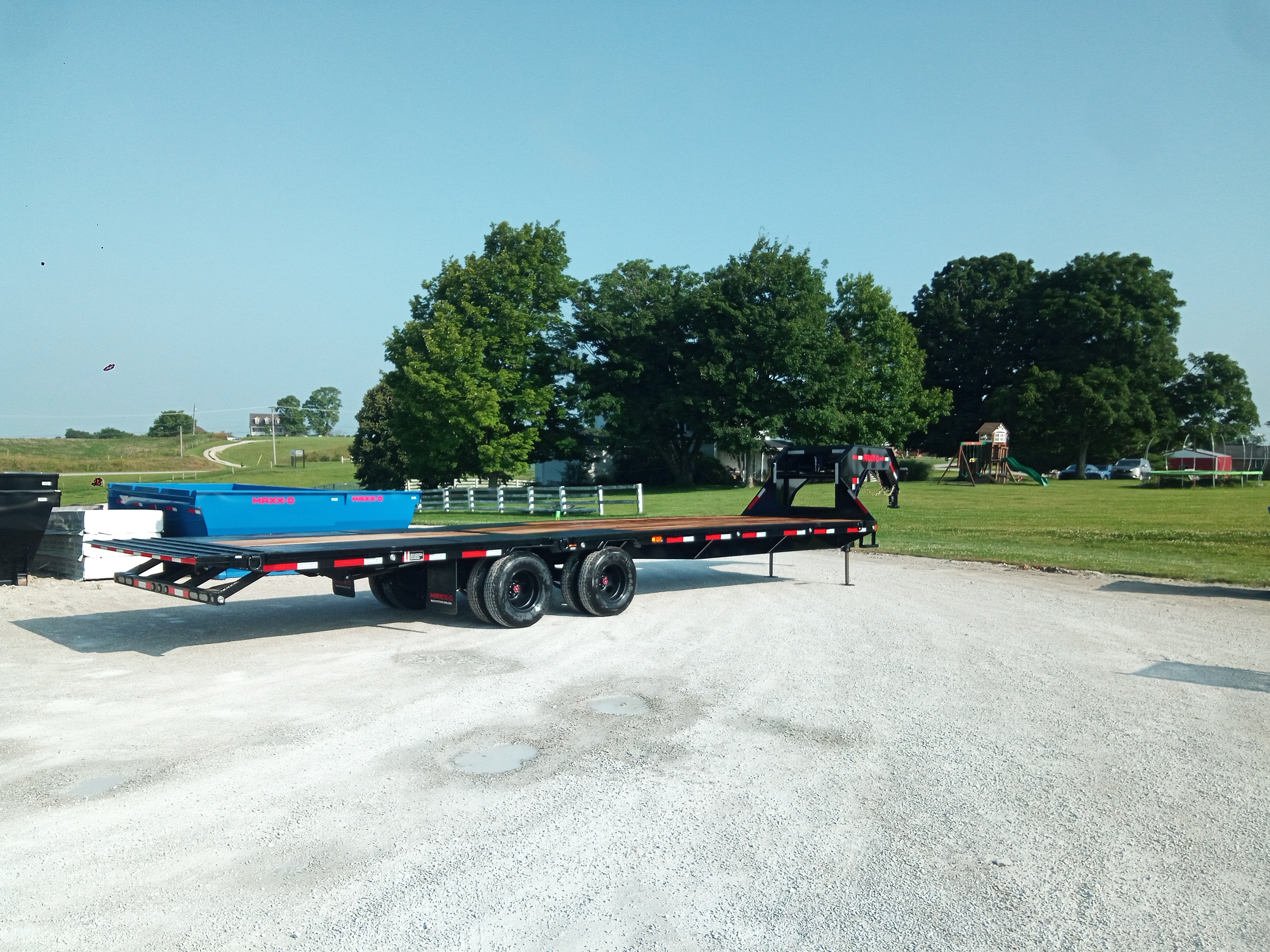 32' x 102" – Tandem Dual Hydraulic Dovetail - Image 2