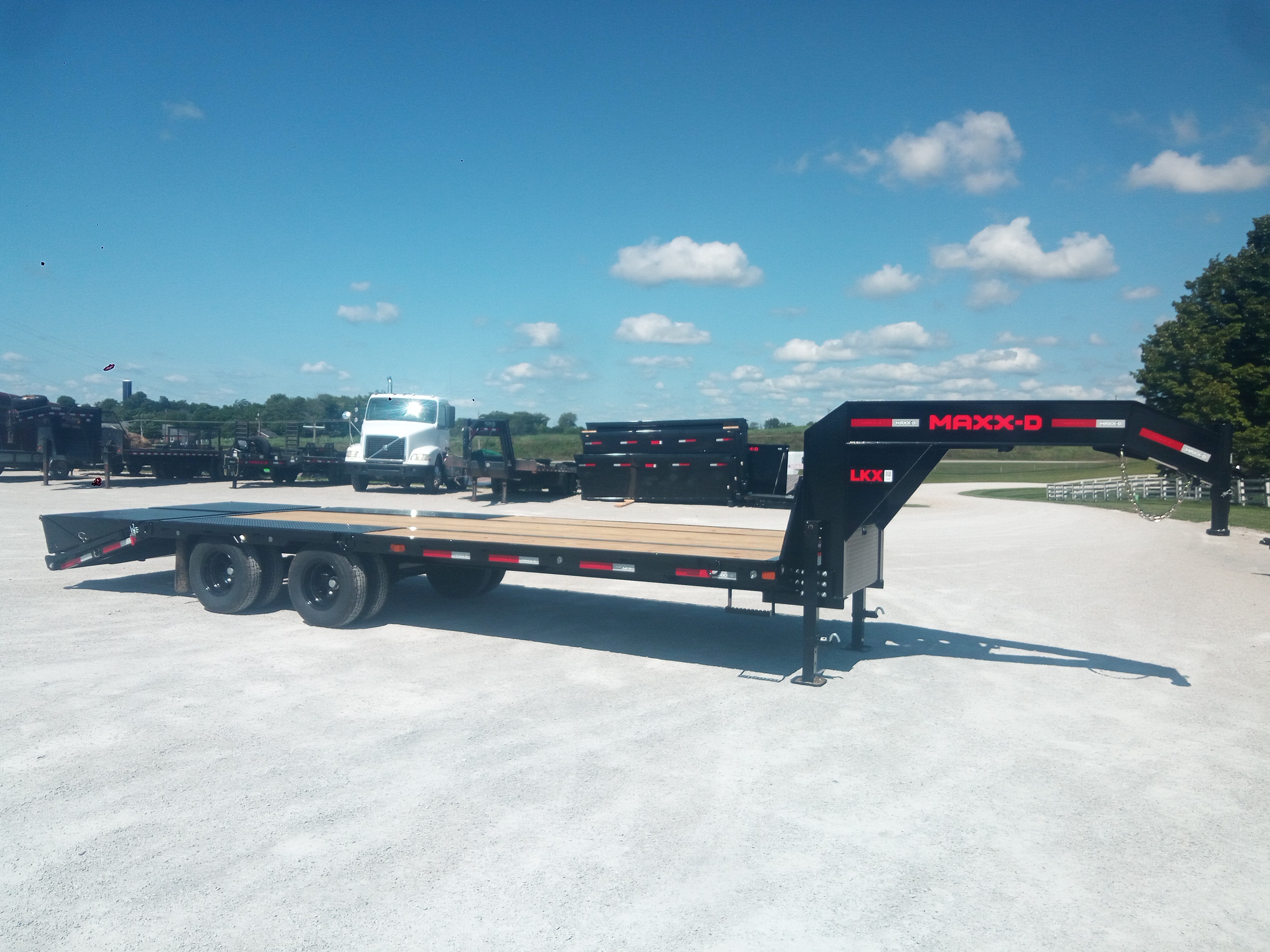 2027 25' x 102" – Low-Pro Tandem Dual Flatbed - Image 3