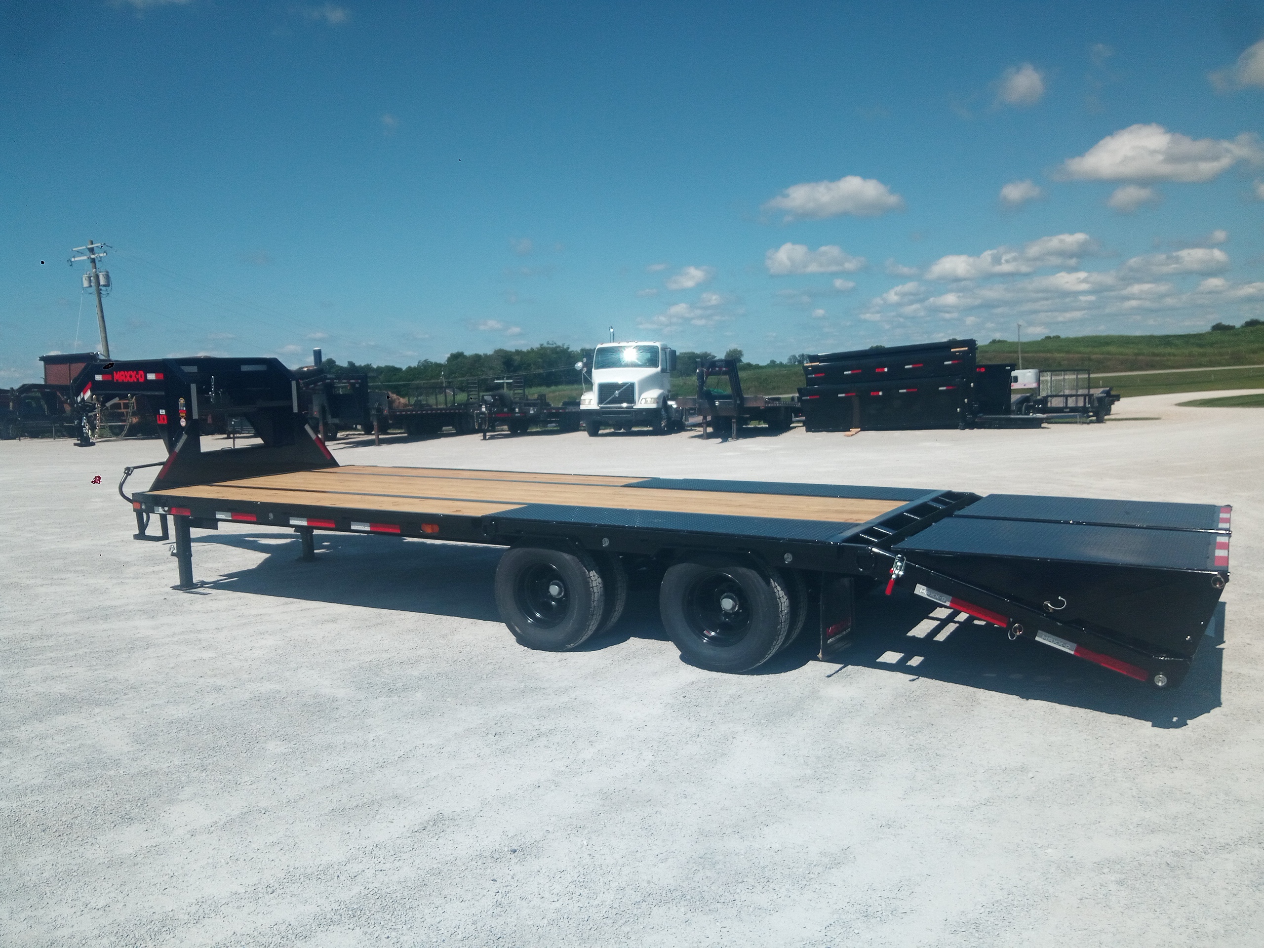2027 25' x 102" – Low-Pro Tandem Dual Flatbed - Image 2