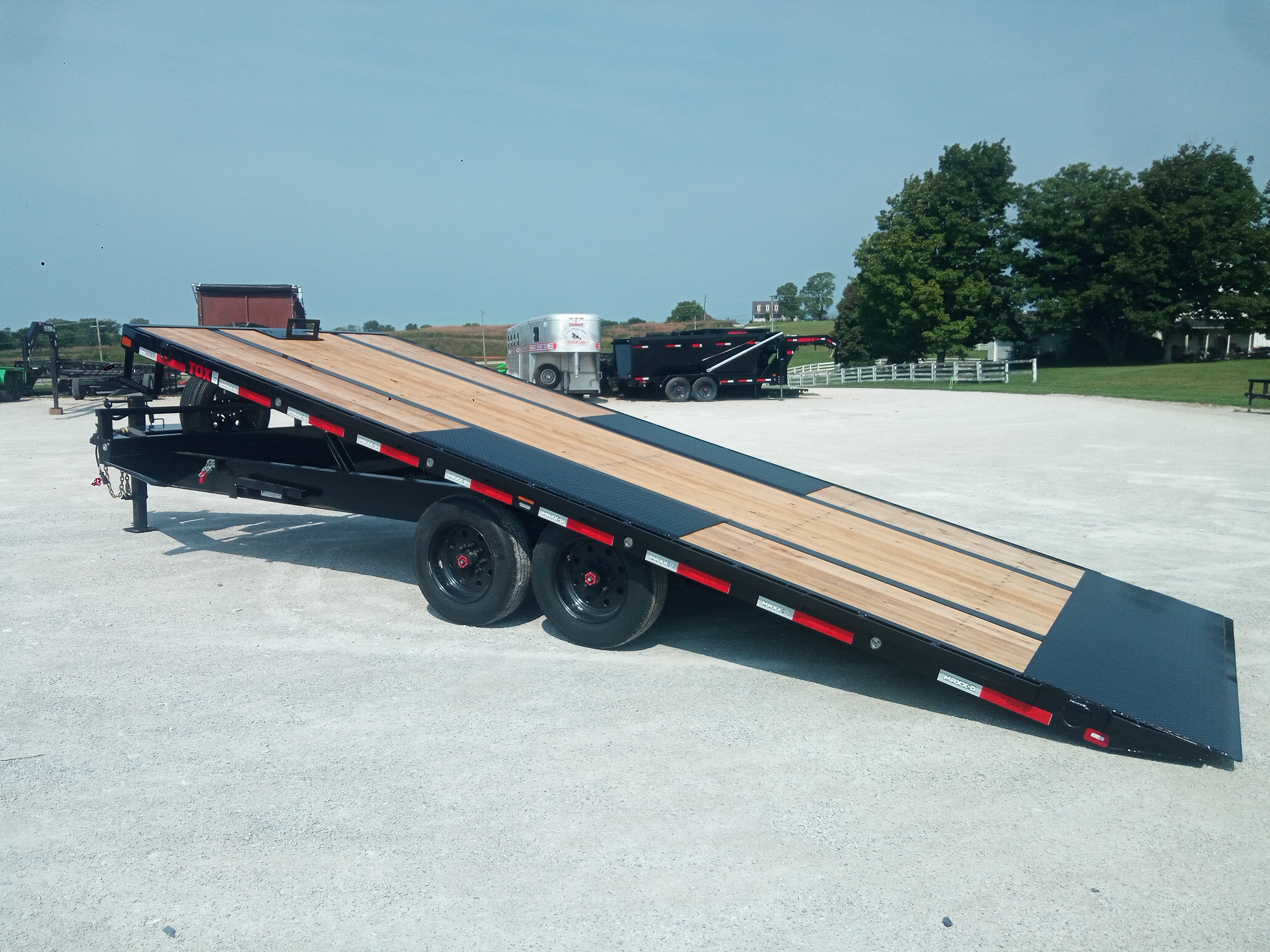 2027 – 22' x 102" Power Tilt Deck Over - Image 5