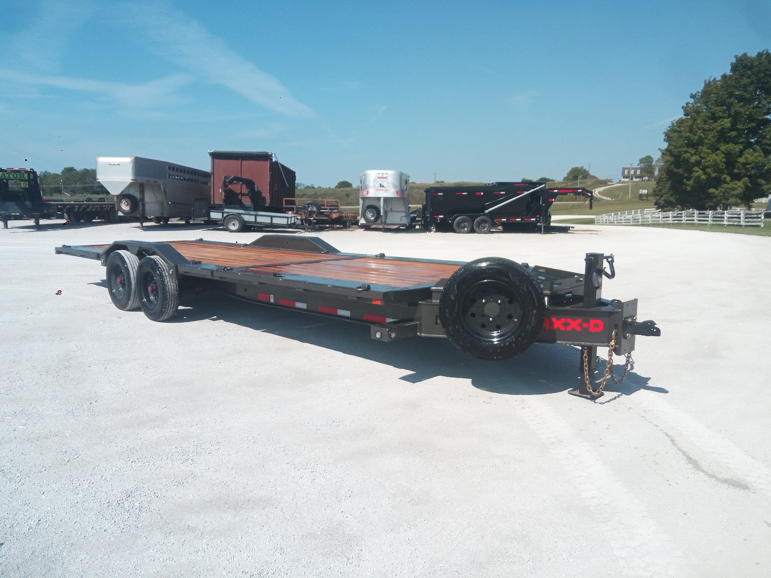 2027 24' x 102" – 21K HD Gravity Equipment Tilt - Image 2