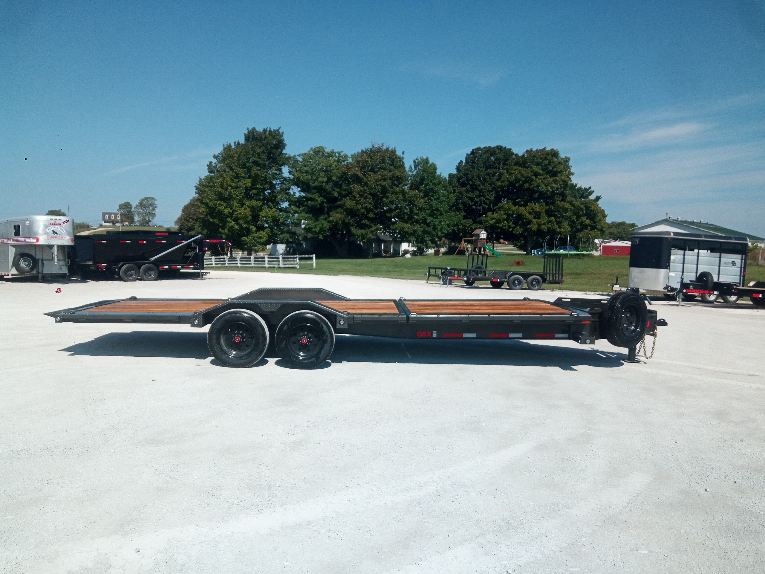 2027 24' x 102" – 21K HD Gravity Equipment Tilt - Image 3